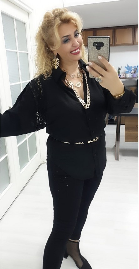 GÜPÜRLÜ SİYAH BLUZ