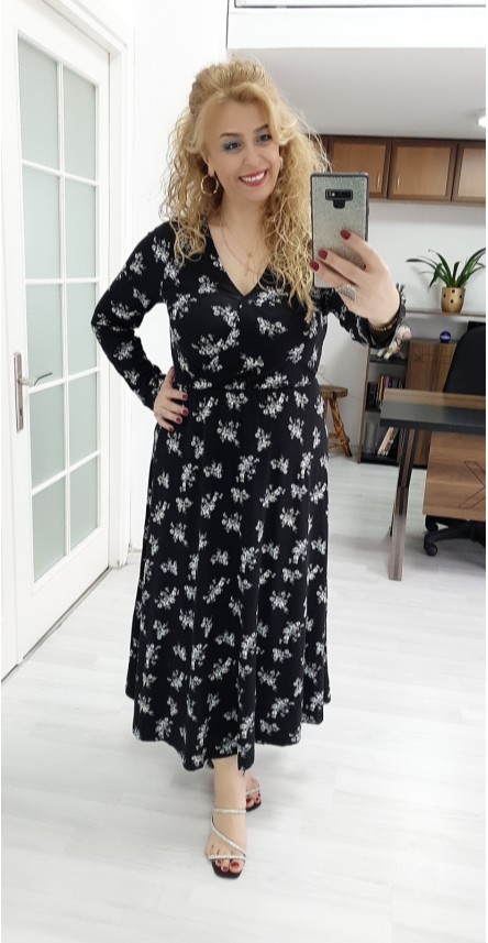 ciceklı siyah beyaz elbise